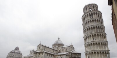 Det skjeve tårn i Pisa er blitt mye mindre skjevt